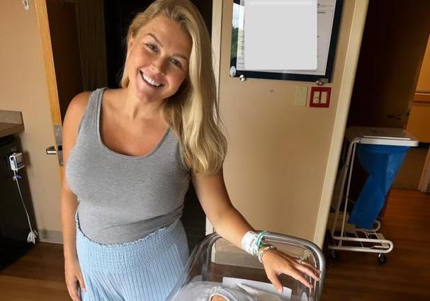 白宫发言人莱维特官宣怀孕 将继续任职