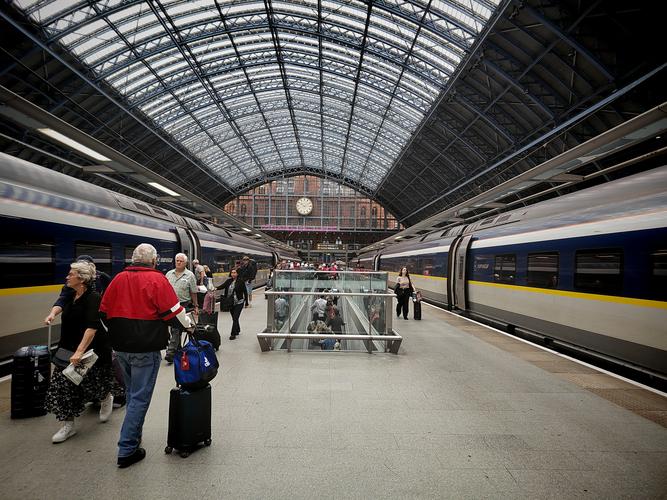 欧洲之星因供电故障被迫暂停伦敦列车服务