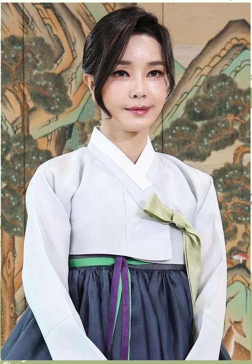 金建希的泳装图片大全(金建杭简介)