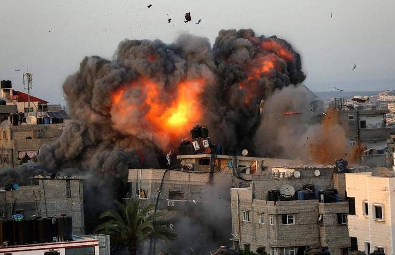 阿联酋重要石油枢纽遇无人机袭击并起火 已全面暂停装卸作业