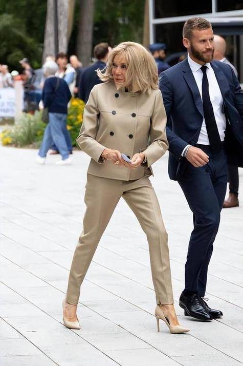 马克龙与夫人年龄差多少（马克龙与夫人差多少岁）