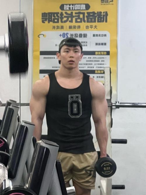 刘畊宏是谁的健身教练（刘畊宏的健身器材）